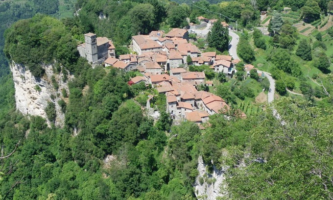 Borgo a Mozzano House | Experience Authentic Tuscan Charm in a Hilltop Village