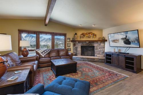 Purgatory House | Discover Sitzmark 12: Family-Friendly Retreat Awaits