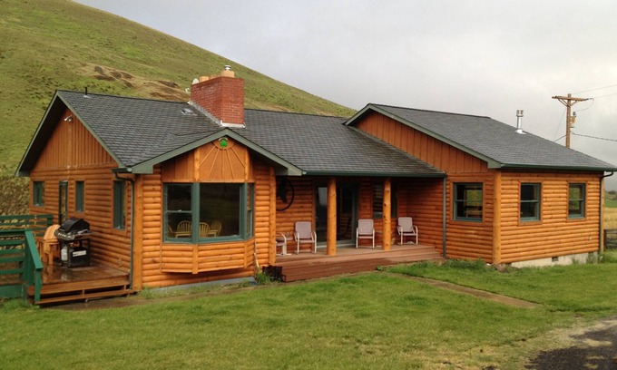 Heppner Cabin | Pet-Friendly Six Bedroom Lodge on 20 Acres - Guest Rated 9.8