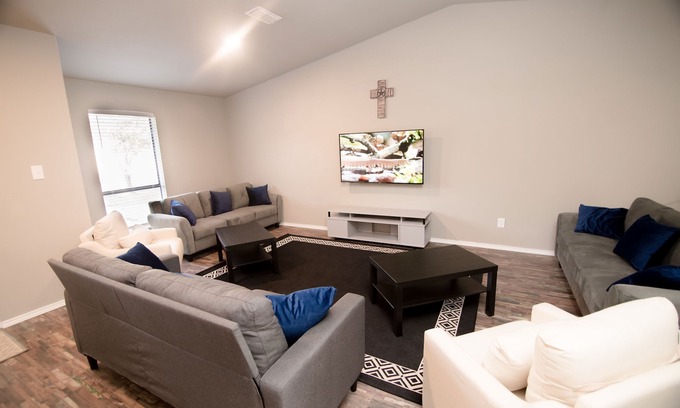 Grand Prairie House | Unforgettable Stays Near Six Flags & AT&T Stadium – 9.8 Rated