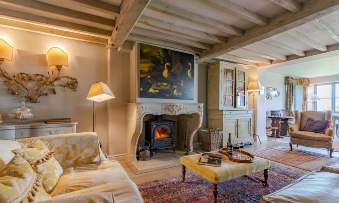 Clapton on the Hill House | Inviting Sixpenny Cottage: Family-Friendly 4-Star Retreat