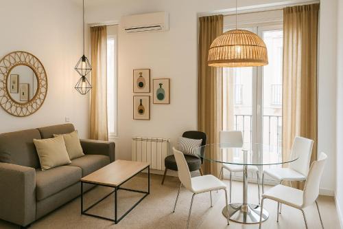 Embajadores House | Inviting Six Rooms Plaza Mayor: Pet & Child Friendly Stay