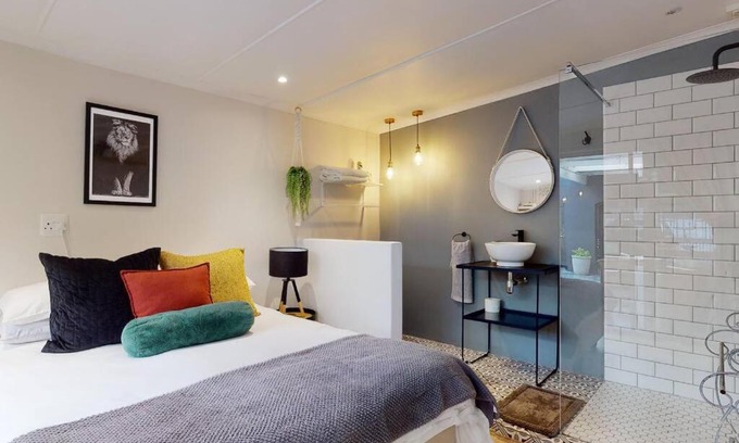 Walmer Apartment | Stylish Guest Suite at Sixty-Five: Family-Friendly Retreat