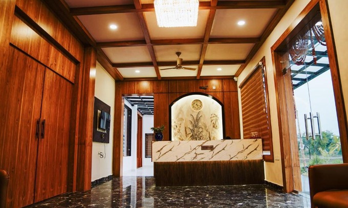 Satna Hotel | Budget-Friendly Siya Resort with Breakfast & Family Amenities