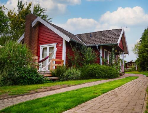 Pulsen House | Discover Sjö Hus: 4-Star Pet-Friendly Retreat with Pool