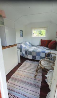 Stora Stava House | Cozy Lakefront Cabin with Terrace and Ocean View