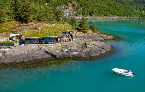 Etne House | Relax at Sjbris: Oceanfront Retreat with Great Reviews