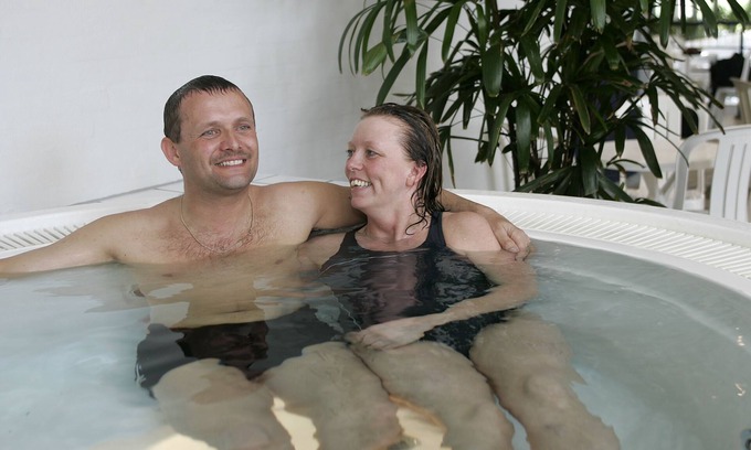 Skaerbaek Apartment | Discover Skærbækcentret: Pet-Friendly Retreat with Spa