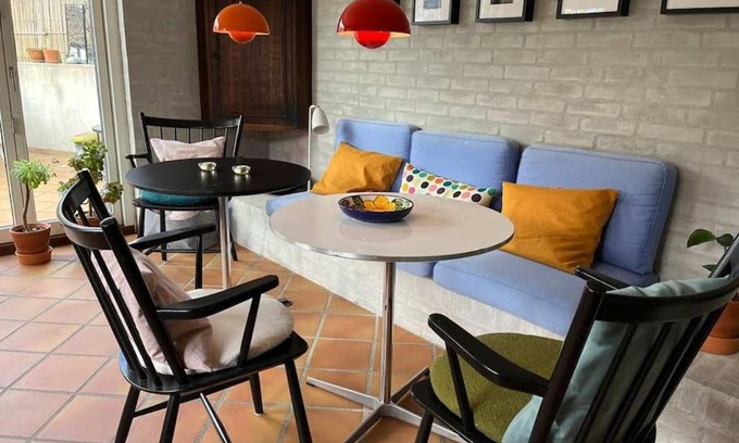 Vejlby Risskov Apartment | Inviting Rooms with Fireplace Lounge and Garden Access