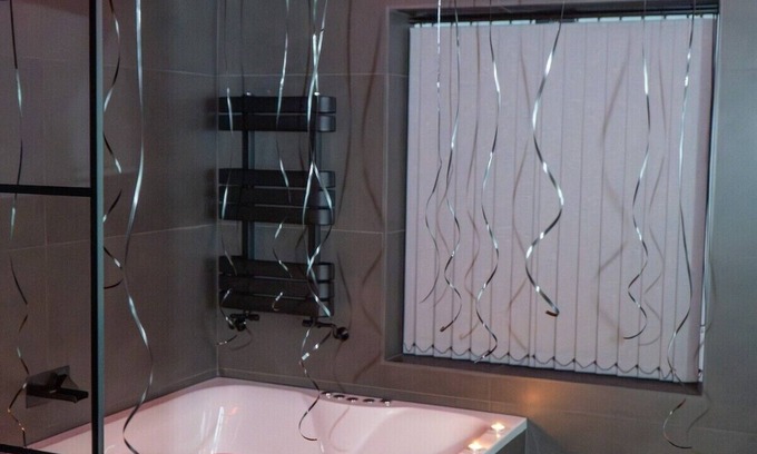 Bradford Apartment | Sk Stays Luxury Home Jacuzzi Bath & Cinema Room