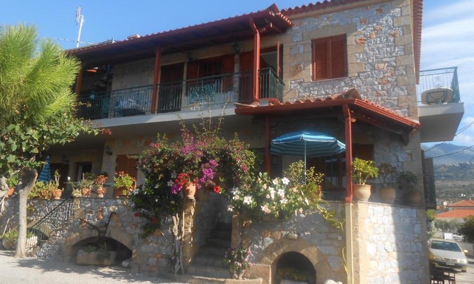 Agios Nikolaos Apartment | Family-Friendly Skafidakia with Top Guest Rating of 9.4