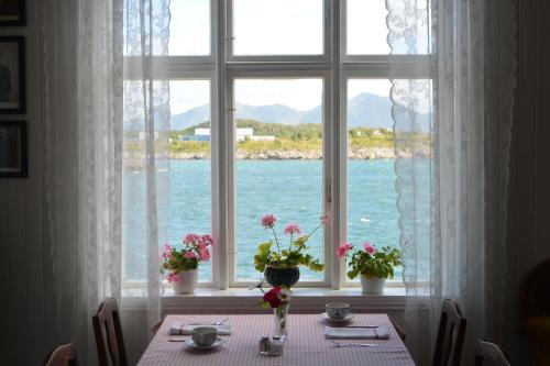 Bo Municipality House | Oceanfront Skagakaia: Guest Rated 9.1 with Breakfast