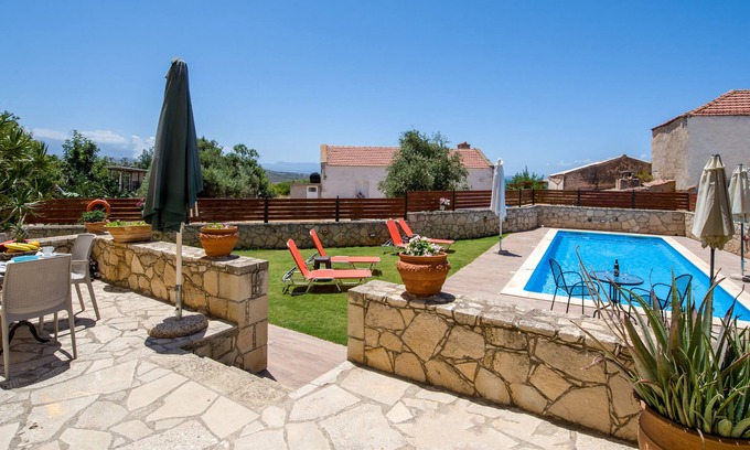 Chorafakia Apartment | Inviting Skandalis Apartment with Pool View and Oceanfront