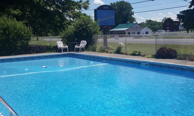 Sennett Hotel | Discover the Skaneateles Inn on 20 with Pool & Family Amenities