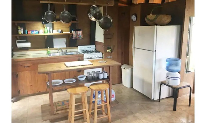 Contant Farms Cottage | Cozy SKEDADDLE COTTAGE 2 with Ocean View & Breakfast