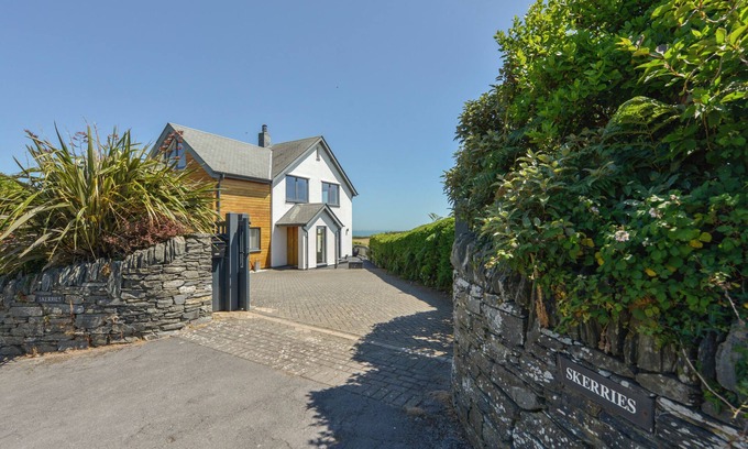 Strete Cottage | Family-Friendly SKERRIES: Cozy Cottage in Scenic Strete