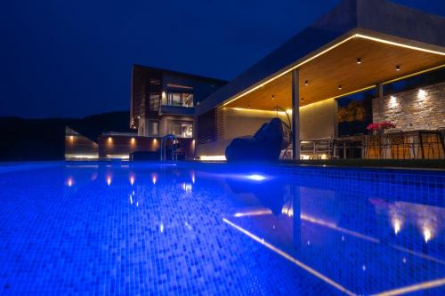 Sarakinoi Villa | Unforgettable SKGH Arbitrage Hyperluxe Villa Near Pozar Baths