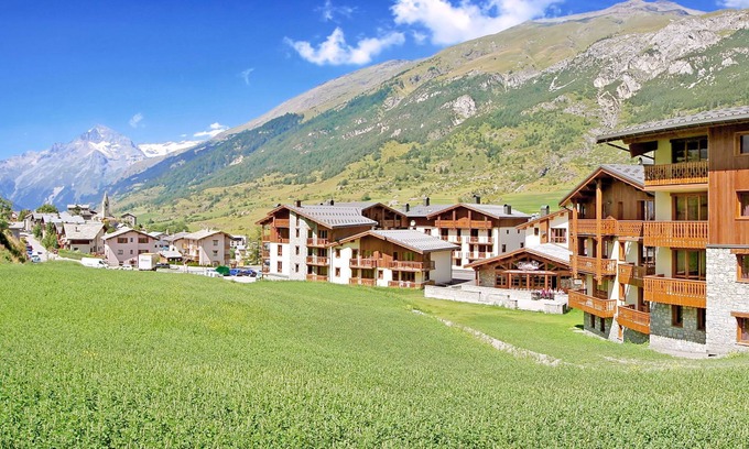 Lanslevillard Condo | Ski aux pieds | Vues imprenables | Piscine + sauna