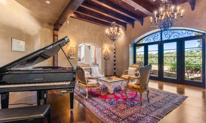 Northeast Santa Fe Villa | Experience Circle Drive: Grand Estate with Pool & More