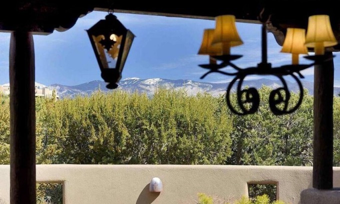 La Tierra House | Elegant Villa Del Primrose: 10/10 Rated with Great Amenities