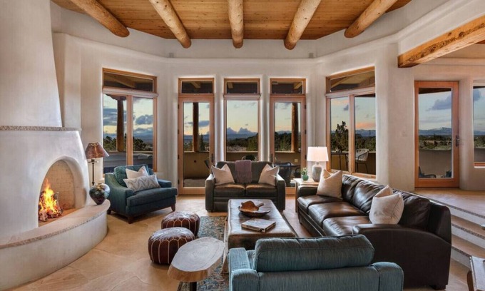 North Hills RV Rental | Camino Hotel: Scenic Sunset Views with Game Room & Hot Tub