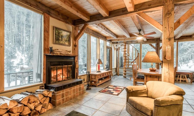 Taos Ski Valley House | Exciting Ski Fun with Family-Friendly Amenities