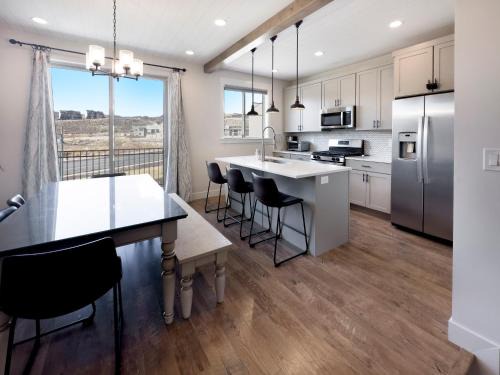 Timber Lakes House | Family-Friendly Ski Haven Hideaway Steps from Park City