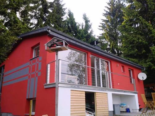 Schnett House | Inviting Holiday Home in Schnett with Private Garden & Hot Tub