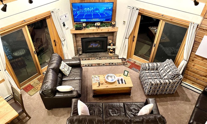 Four O'Clock Condo | Direct Access to 4 O'Clock Ski Run: Family-Friendly Retreat
