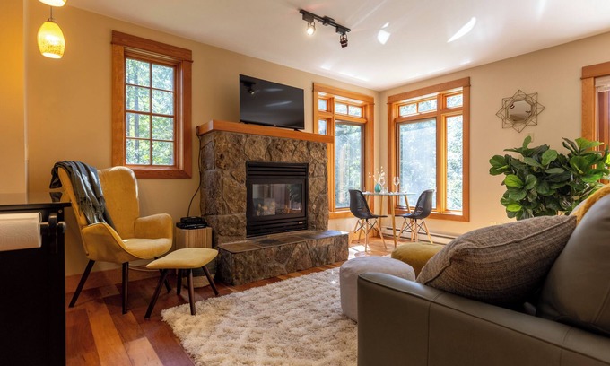 East Kootenay Condo | Ski-In/Bike-In @ FAR - Private & Secluded : Perfect for 2
