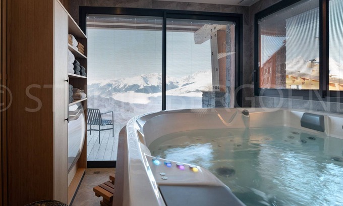 Arc-1800 Ski Chalet | Ski-in chalet with spa and home cinema, 6 bedrooms, sleeps 14