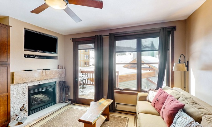 Copper Mountain Apartment | Cozy Center Village Studio with Hot Tub, Sauna & Gym