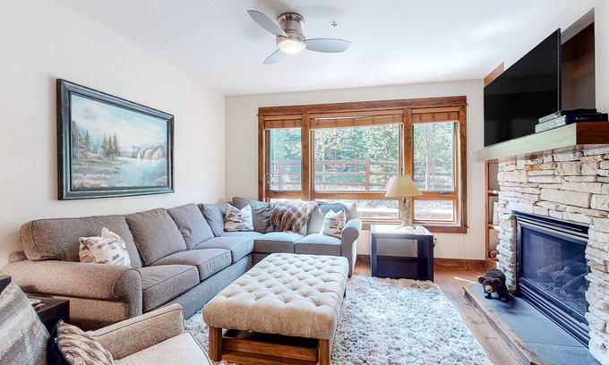 Four O'Clock Condo | Unwind at Ski-In/Out Condo with Hot Tub & Pool Access