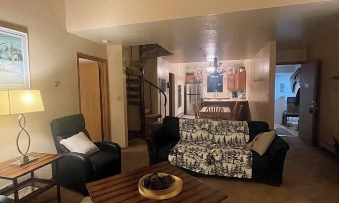 Powder Mountain Cabin | Ski in/out condo with three queens