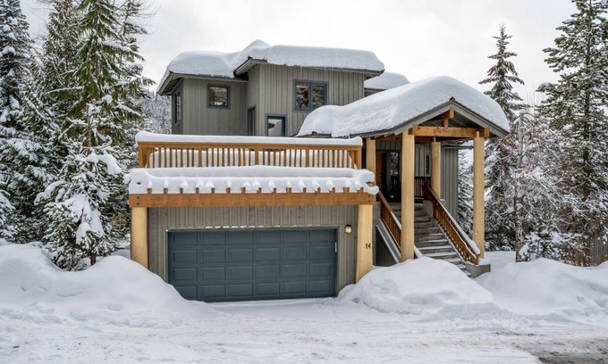 Nordic Estates House | Prime Ski In/Out Retreat with Hot Tub & Garage Access