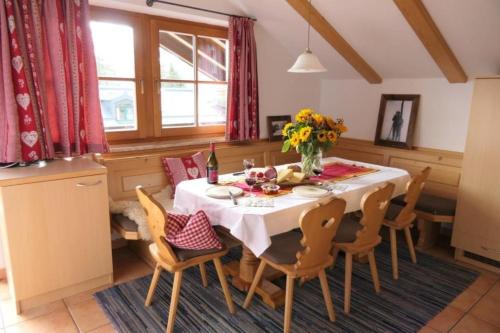 Konigsleiten Apartment | Cozy Ski-In/Ski-Out Dachgeschosswohnung – Guest Rated 9.3
