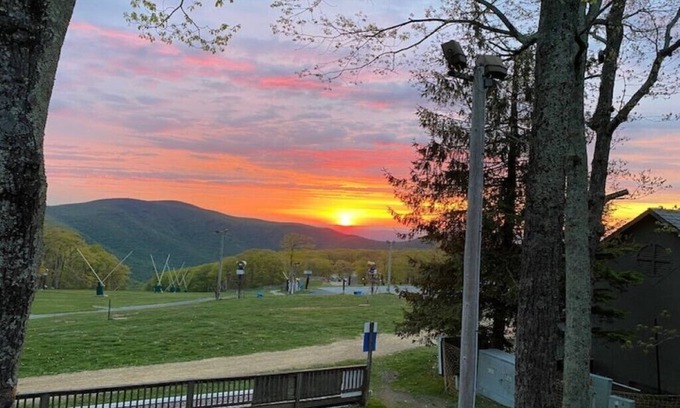 Wintergreen Condo | Unforgettable Studio with Ski Access & Firework Vistas