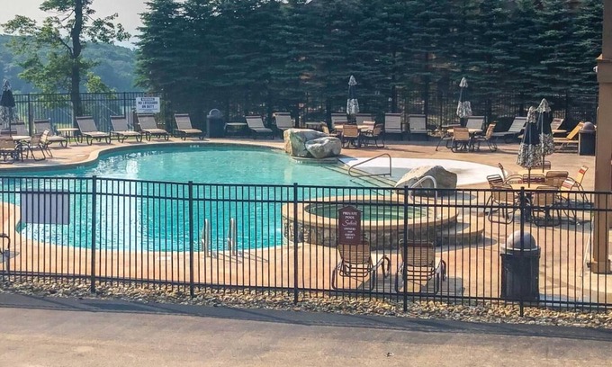 Champion House | Prime Location on Southwind Trail with Hot Tub & Spa Access
