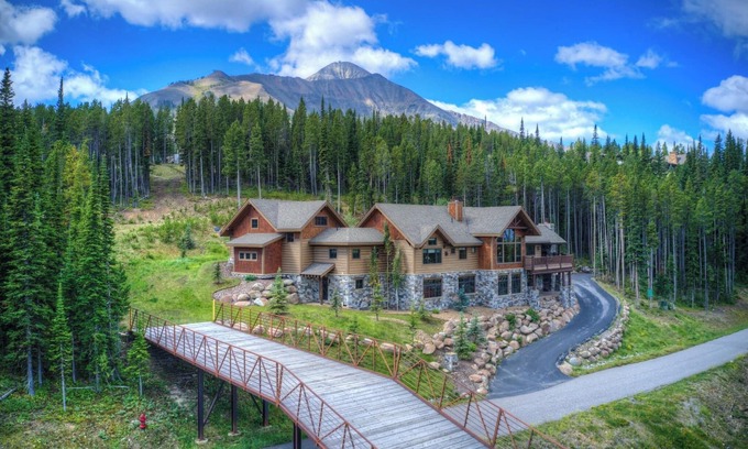 Big Sky House | Experience Moonlight Peaks View Lodge - Ski In/Out Bliss