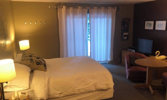 Powder Mountain Cabin | Experience Columbine Inn: Ski-in/Ski-out Room for 4