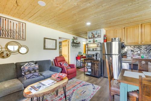 Red River Apartment | Scenic Red River Retreat with Balcony and Mountain Views