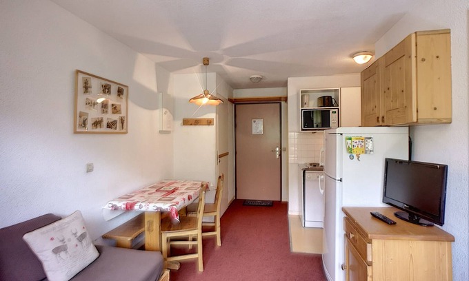 Les Bruyeres Apartment | Cozy 1-Bedroom Apartment in Les Menuires for Four Guests