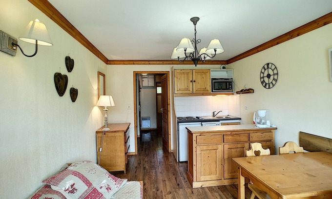 Les Bruyeres Apartment | Cozy Apartment Les Menuires with Kitchen & Spa Access