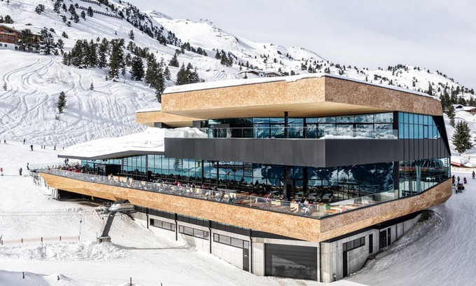 Kaltenbach Ski Chalet | Cozy Ski-in Ski-out Chalet with Sauna and Spa Amenities