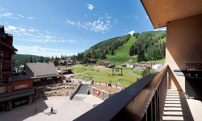 Purgatory Condo | Inviting Ski in/Ski Out Condo with Stunning Slope Views