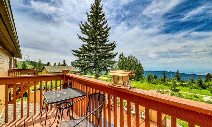 Boise Condo | Inviting Ski-in/Ski-out Condo with Panoramic Mountain Views