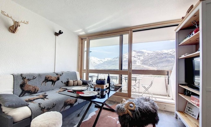 Les Menuires Apartment | Convenient 7th Floor Accommodation with Balcony in Les Menuires