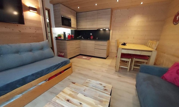 Les Avanchers-Valmorel Apartment | Cozy Getaway in Valmorel with Terrace and Spa Access