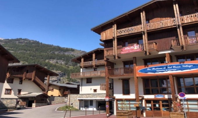 Lanslevillard Apartment | Unwind in a 4-Star Ski-In Ski-Out Residence with Spa