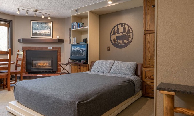 Winter Park Condo | Exceptional Iron Horse Studio Condo D with Pool & Breakfast